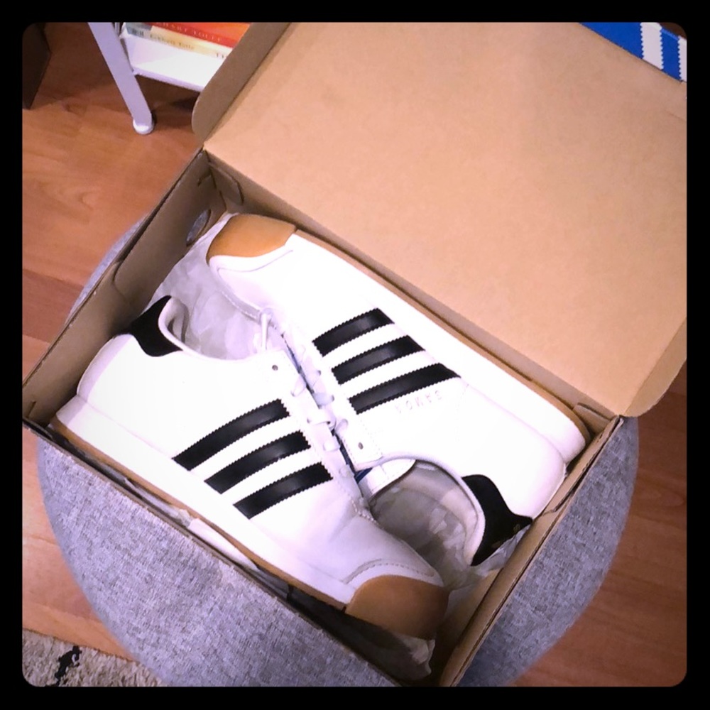 Adidas Originals Women’s Samoa Sneakers 5.5
